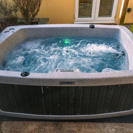 The Retreat, Own Hot Tub, Romantic Escape, Near Lyme Regis Dış mekan fotoğraf
